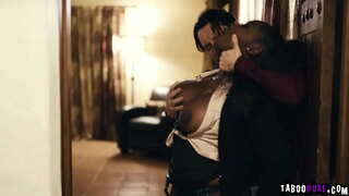 Pervy සේවාදායකයා ඇති කිරීමට අවශ්ය සමග ලිංගික, ෂඩ් realtor Osa සුන්දර පසුව ඔහු නිවසක් මිලදී