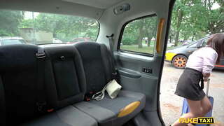 ���াল ট্যাক্সি মিনা Moreno জাতির মধ্যে, একটা ট্যাক্সি