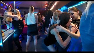 Strring ቅድሚያ የሚሰጡዋቸውን honeys እና hunks ቅድሚያ የሚሰጡዋቸውን