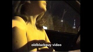 Oldblackguy pren debbie intermitents nu en públic Oldblackguy pren debbie intermitents nu en públic