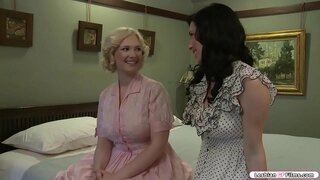 ���ীনস্তনী, স্বর্ণকেশী, ভিজিট, তার বর্ণ বন্ধু এবং তারা কথা বলা শুরু আকার সম্পর্কে তাদের মেয়ে.পরে যে,তারা শৃঙ্গাকার পেতে, এবং তারা একে অপরকে চুম্বন.পরবর্তী তার বন্ধু বড়ো মাই পোঁদ বড়ো মাই বড়ো মাই.বিনিময়ে সে একই তার বন্ধু.