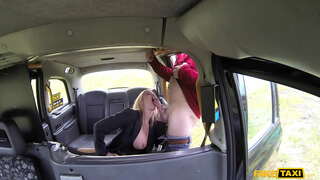 Soxta taksi issiq Boba Xolli bo'sa uning oyoqlari tarqaladi va xo'roz uchramoqda Soxta taksi issiq Boba Xolli bo'sa uning oyoqlari tarqaladi va xo'roz uchramoqda